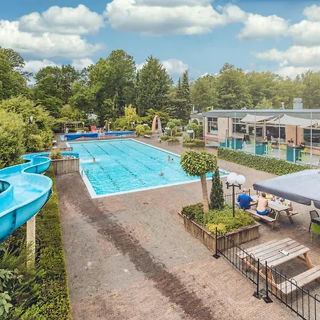 Veluwepark De Bosgraaf | Comfort Met Hottub 홀리데이파크 *