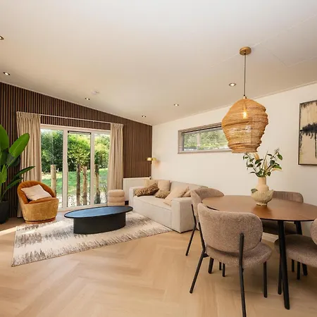 Veluwepark De Bosgraaf | Comfort Met Hottub 홀리데이파크 *