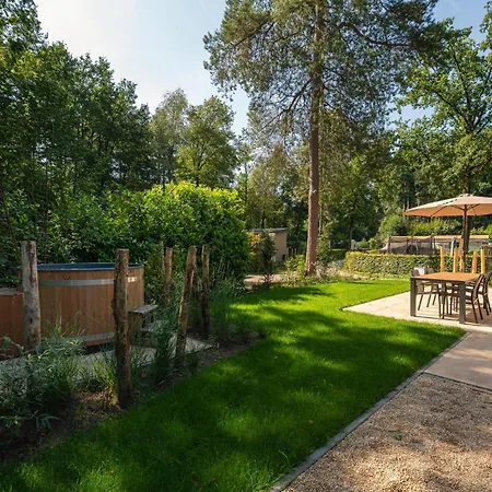 홀리데이파크 Veluwepark De Bosgraaf | Comfort Met Hottub