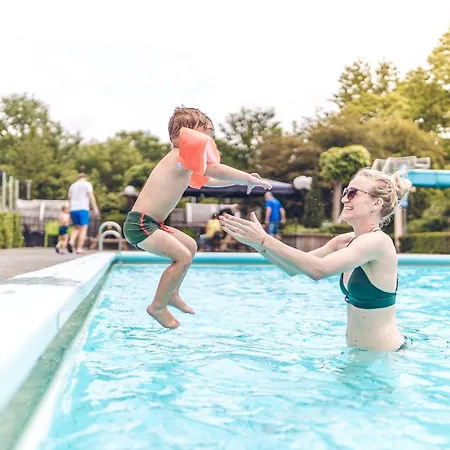 홀리데이파크 Veluwepark De Bosgraaf | Comfort Met Hottub Lieren