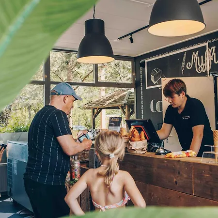 Veluwepark De Bosgraaf | Comfort Met Hottub Semesterpark Lieren