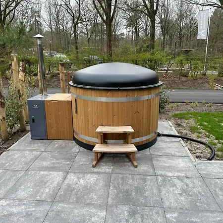 Veluwepark De Bosgraaf | Comfort Met Hottub פארק נופש Lieren