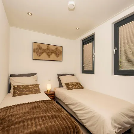 פארק נופש Veluwepark De Bosgraaf | Comfort Met Hottub *